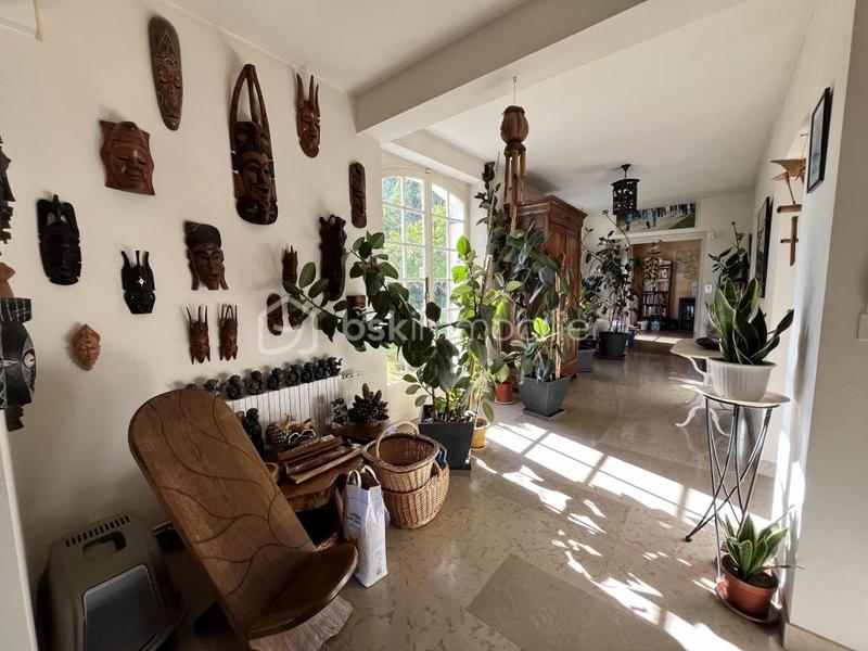 Propriété - 258 m² - 9 pièces