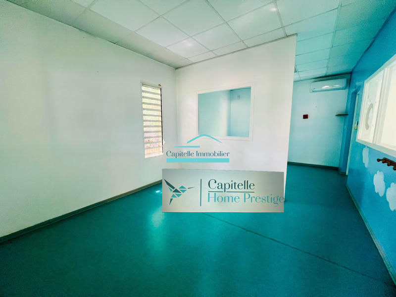 Local commercial - 260 m² - 13 pièces