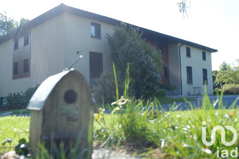 Maison - 305 m² - 10 pièces