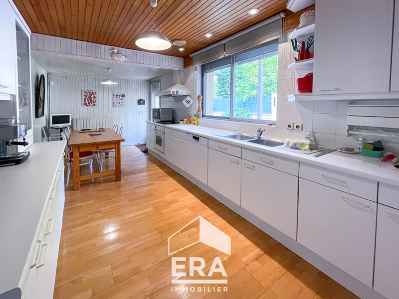 Maison - 238 m² - 6 pièces