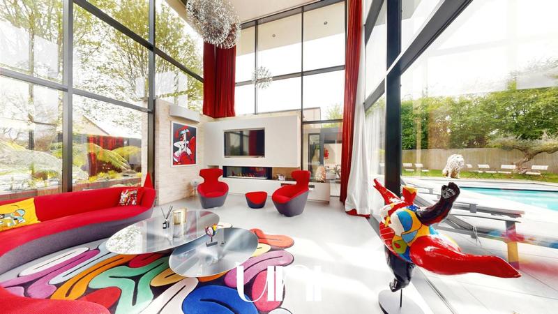 Maison - 316 m² - 8 pièces