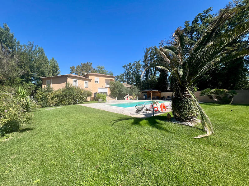 Maison - 230 m² - 8 pièces