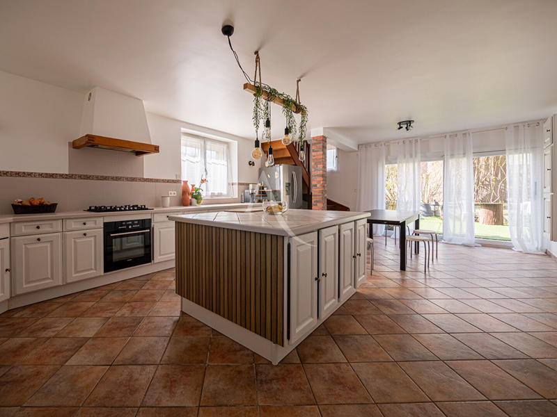 Maison - 330 m² - 8 pièces