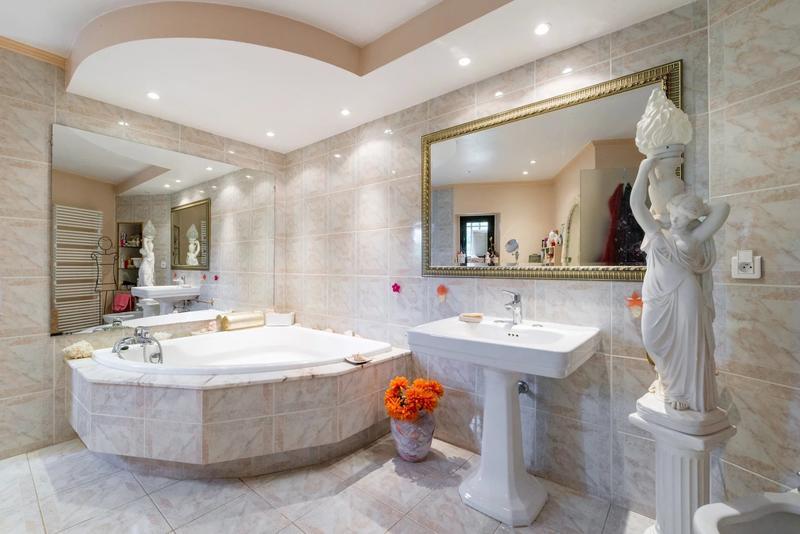 Maison - 358 m² - 10 pièces