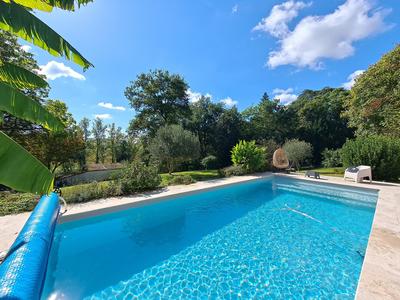 Maison - 220 m² - 8 pièces