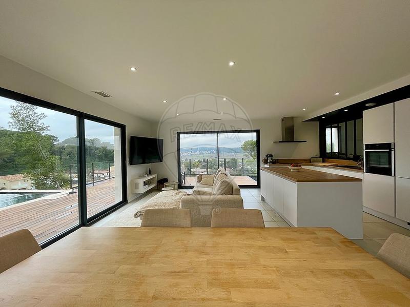 Maison - 108 m² - 6 pièces