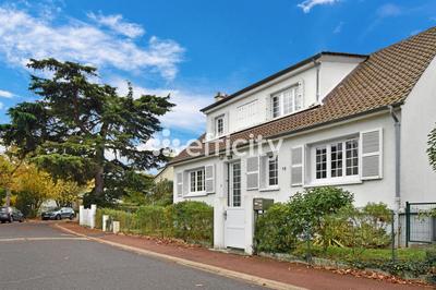 Pavillon - 247 m² - 7 pièces