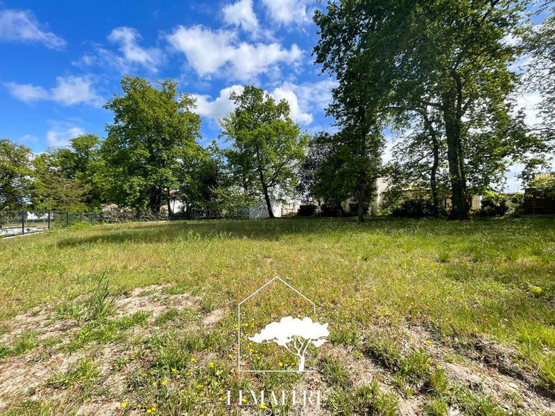 Terrain constructible - 935 m²