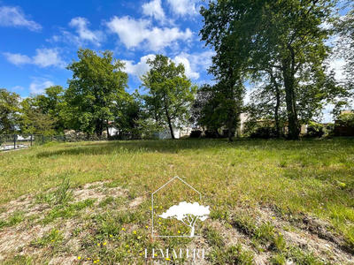 Terrain constructible - 935 m²