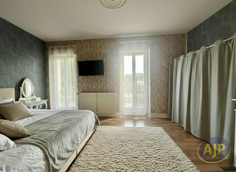 Maison - 166 m² - 7 pièces