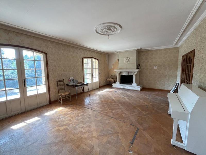 Mas - 261 m² - 6 pièces