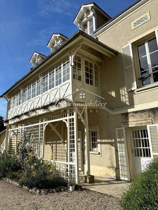 Propriété - 270 m² - 11 pièces