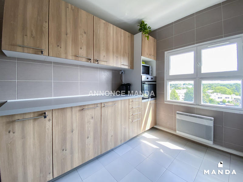 Chambre - 10 m² - 7 pièces