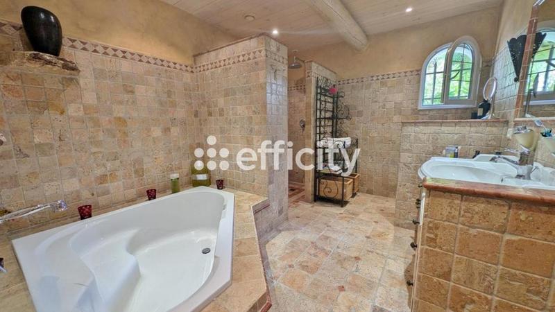 Villa - 300 m² - 7 pièces