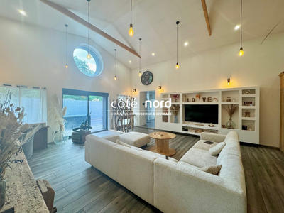 Maison - 270 m² - 5 pièces