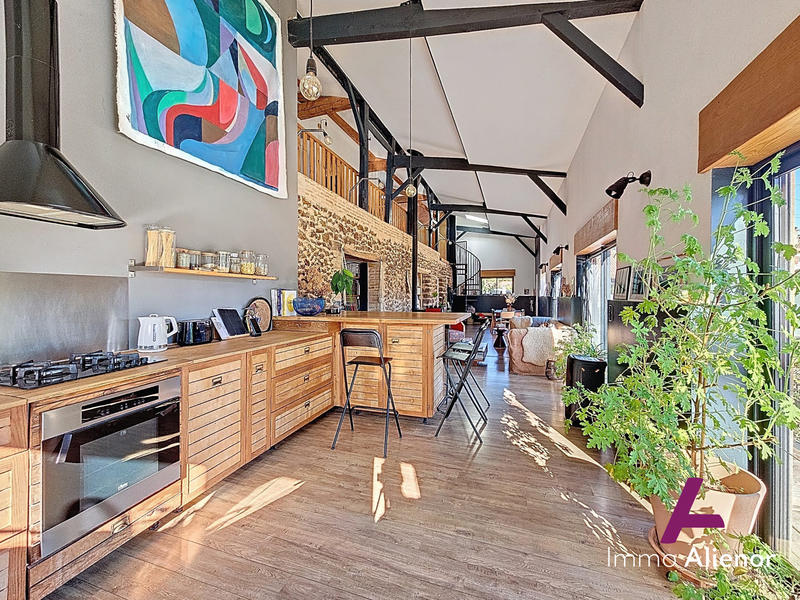 Maison - 219 m² - 6 pièces