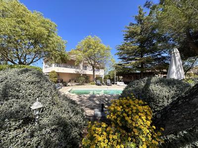 Villa - 300 m² - 13 pièces