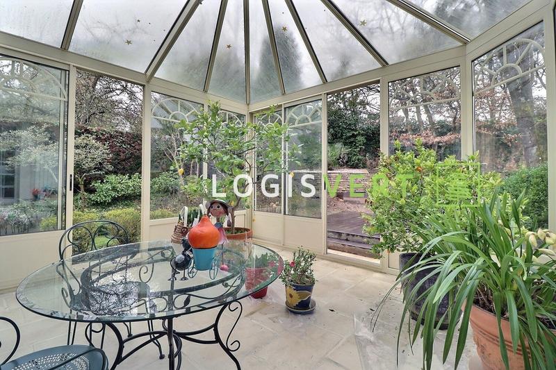 Maison - 225 m² - 9 pièces