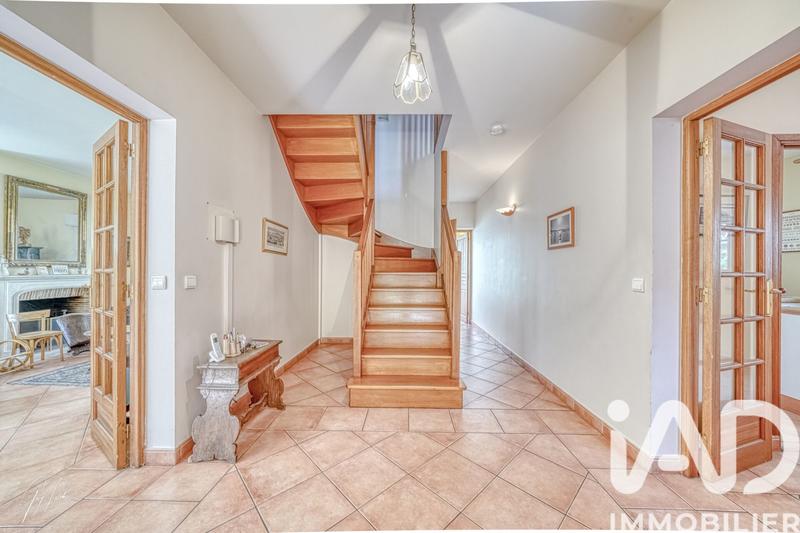 Maison - 214 m² - 8 pièces