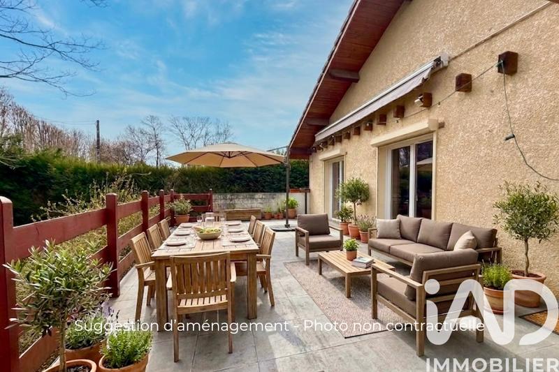 Maison - 242 m² - 9 pièces