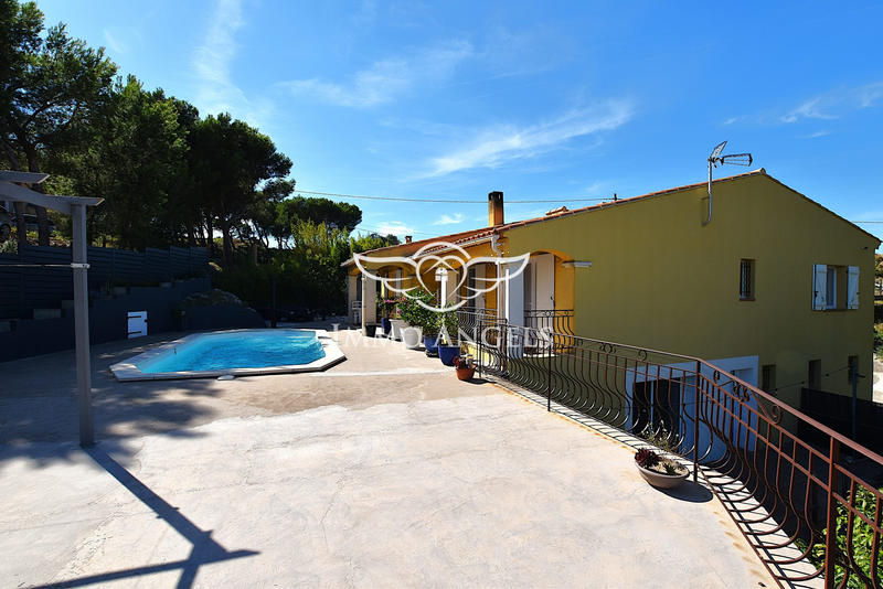 Villa - 206 m² - 9 pièces