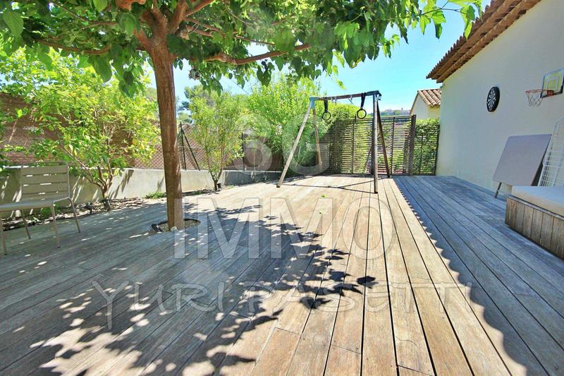 Villa - 260 m² - 6 pièces