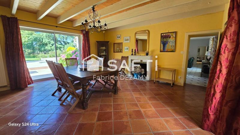 Maison - 305 m² - 7 pièces