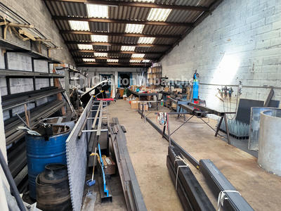 Entrepôt - 330 m² - 3 pièces