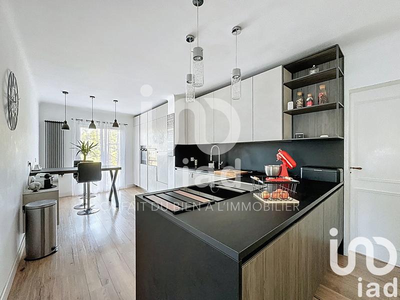 Maison - 200 m² - 8 pièces