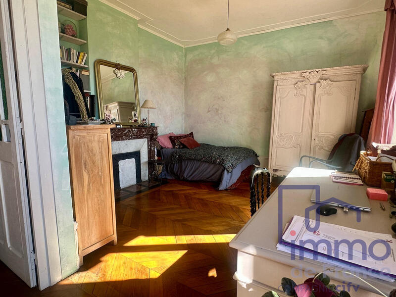 Maison - 298 m² - 6 pièces