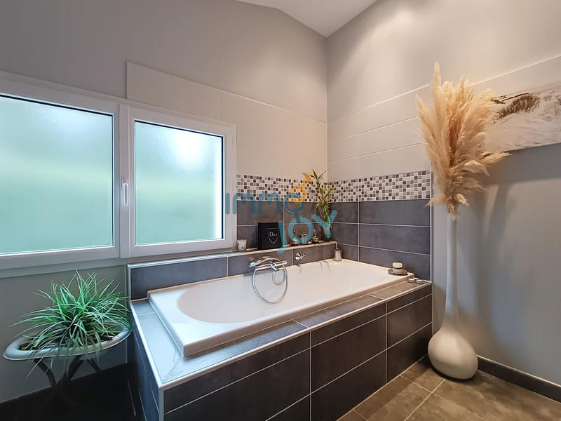 Maison - 152 m² - 6 pièces