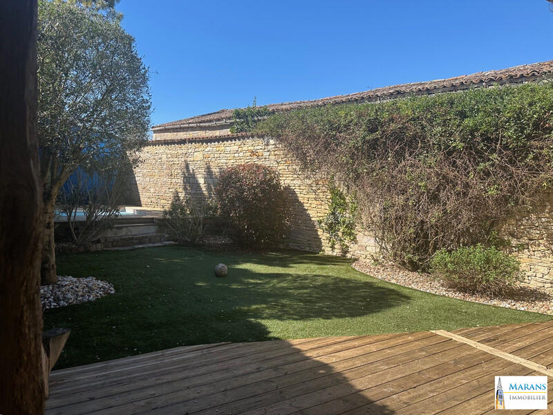 Maison - 235 m² - 10 pièces