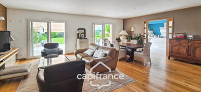 Maison - 202 m² - 7 pièces