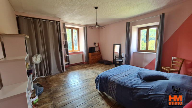 Maison - 235 m² - 8 pièces