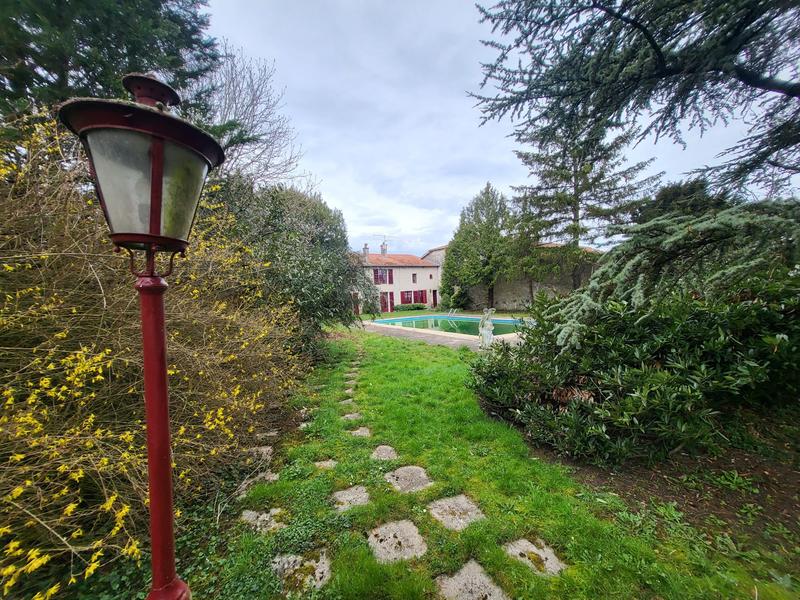 Maison ancienne - 256 m² - 11 pièces