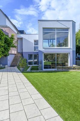 Maison - 305 m² - 7 pièces