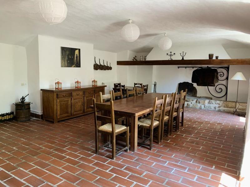 Maison - 1 281 m² - 47 pièces