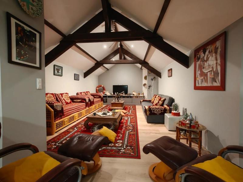 Maison - 218 m² - 6 pièces