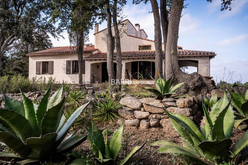 Maison traditionnelle - 183 m² - 9 pièces