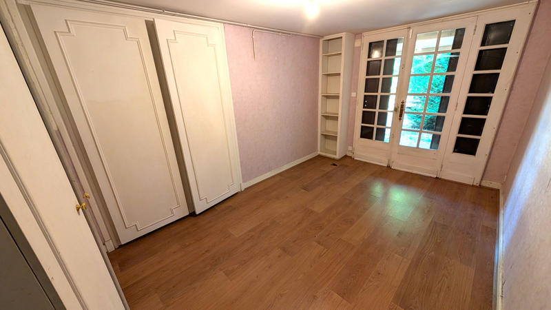 Maison - 250 m² - 9 pièces