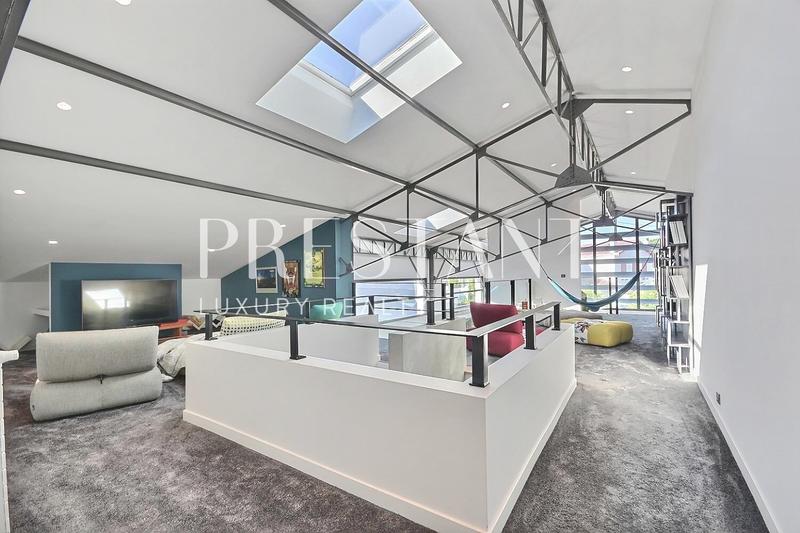 Maison - 400 m² - 6 pièces