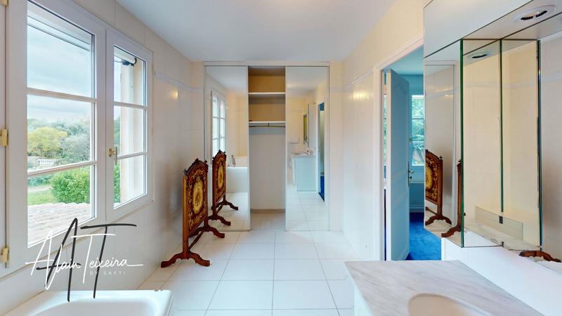 Maison - 290 m² - 10 pièces