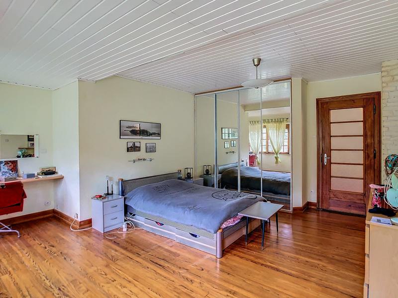 Maison - 233 m² - 8 pièces