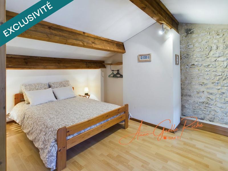 Maison - 300 m² - 16 pièces