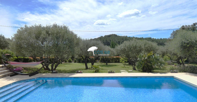 Maison - 220 m² - 9 pièces