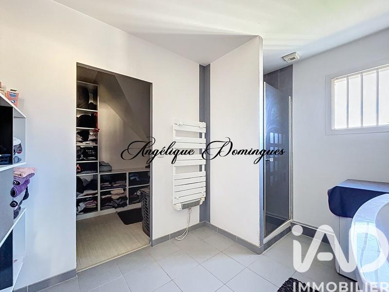 Maison - 242 m² - 8 pièces