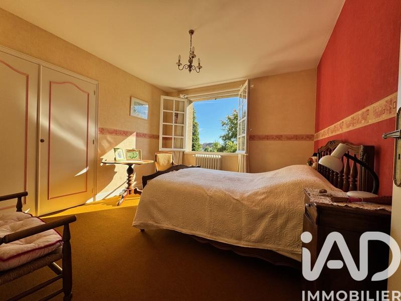 Maison - 250 m² - 8 pièces