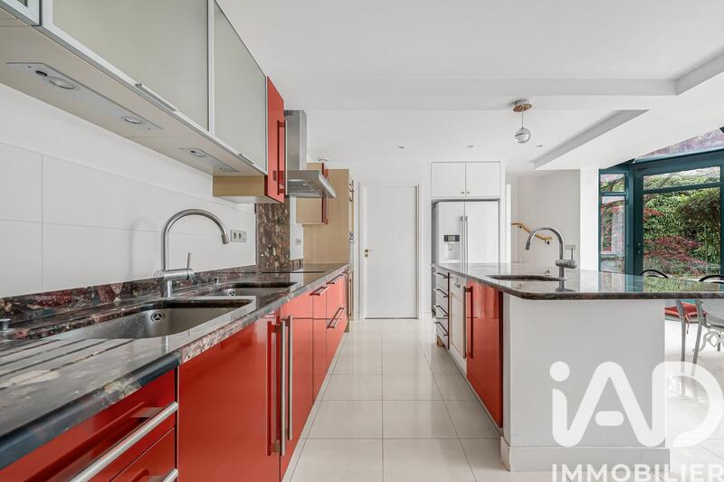 Maison - 304 m² - 10 pièces