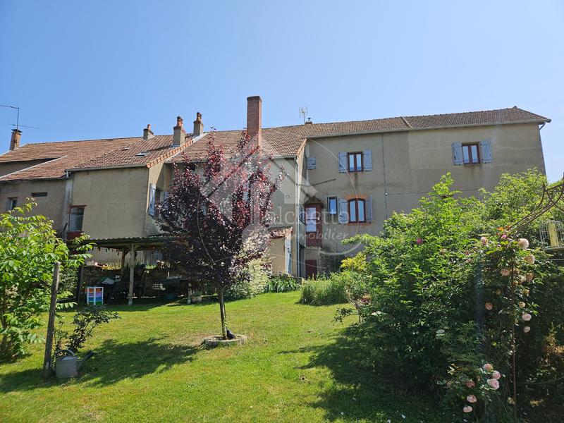 Maison de village - 238 m² - 10 pièces