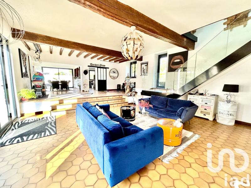 Maison - 235 m² - 12 pièces